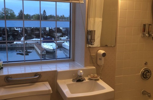 Alexandria Bay Resort | Riveredge Resort