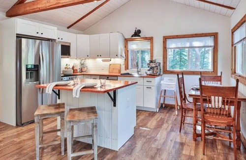 Boundary County Cabin | Riverfront Cabin NO TRAIN HORN, Fenced Gated Yard