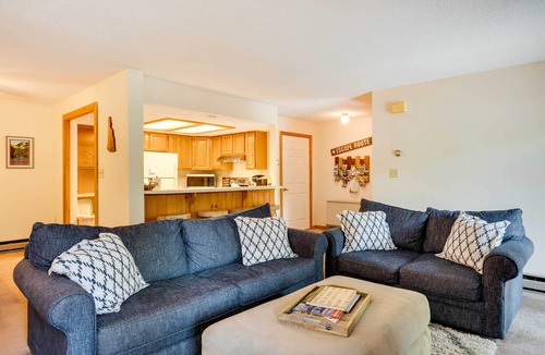 Lincoln Condo | Riverfront Lincoln Condo w/Patio + Pool Access!