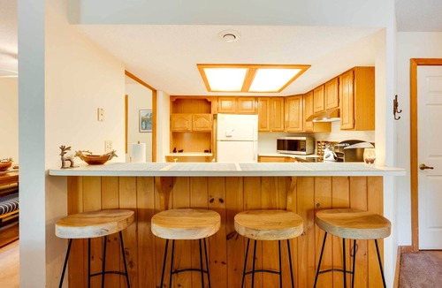 Lincoln Condo | Riverfront Lincoln Condo w/Patio + Pool Access!