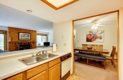 Lincoln Condo | Riverfront Lincoln Condo w/Patio + Pool Access!