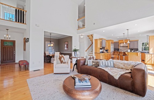 North Woodstock House | 🏡✨ Riverfront Luxury Retreat | ♨️ Hot Tub | 🎮 Game Room | 🐾 Pet-Friendly | 5BR