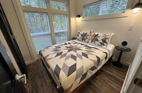 Mentone House | Riverfront - Trails - Downtown and State Park