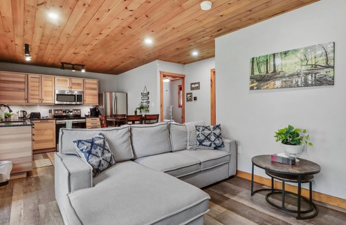 Woodville Cabin | River’s Edge accommodation in the Talbot River.