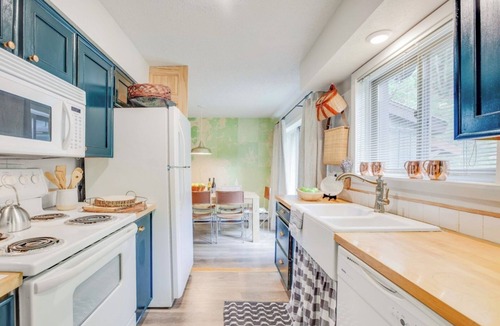 Arroyo Seco Condo | Riverside Retreat 7 at Taos East - Modern Condo on River with 360-Degree Views a