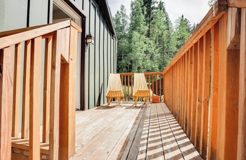Arroyo Seco Condo | Riverside Retreat 7 at Taos East - Modern Condo on River with 360-Degree Views a