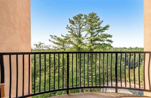 Wisconsin Dells Condo | Riverside Studio: Golf & Private Balcony Views