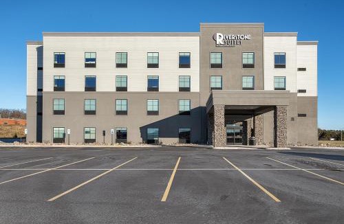 Chippewa Falls Hotel | Riverstone Suites by Cobblestone Hotels - Chippewa Falls