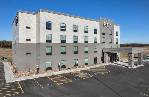 Chippewa Falls Hotel | Riverstone Suites by Cobblestone Hotels - Chippewa Falls