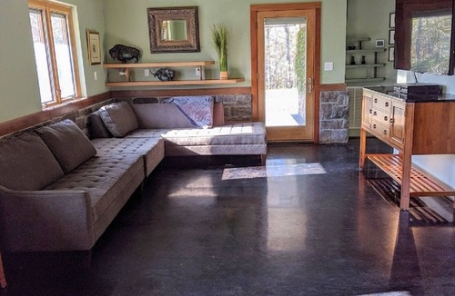 Kingston House | Riverten - Gated Executive Retreat on 16 acres - 200 per night