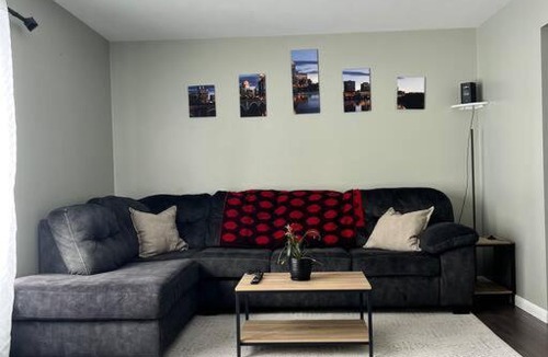 Eau Claire House | Riverview oasis