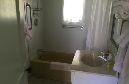 Alexandria Bay Hotel | Rock Ledge Motel