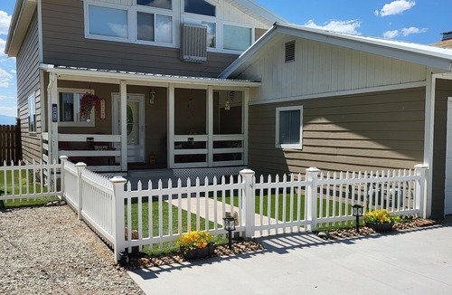 Alamosa House | Rocky Mountain Views, sleeps 6 in a quiet country setting
