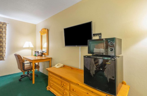 Milaca Hotel | Rodeway Inn