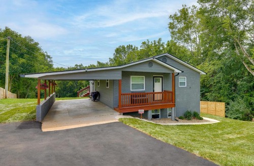 Morristown House | Rolling Hills Retreat, Cozy 2BR Near Lakes/Smokies