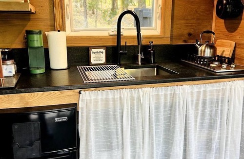Log Cabin Cabin | Romantic Container with Jacuzzi Great for a Couples Retreat in Texas