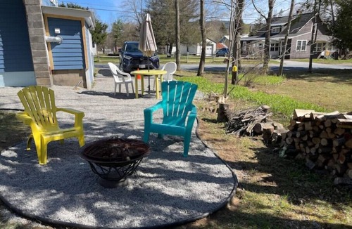 Warrensburg Apartment | Romantic Hideaway- 6 Minutes from Lake George