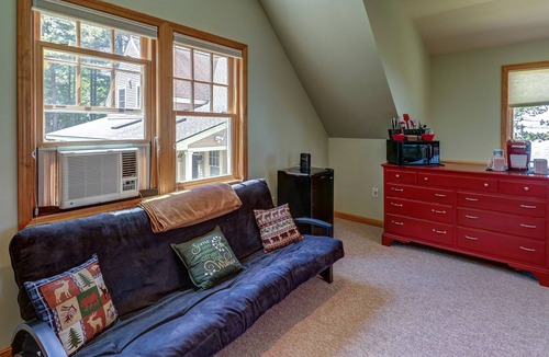 Swanton Apartment | Romantic lakeside studio with easy water access - close to local attractions