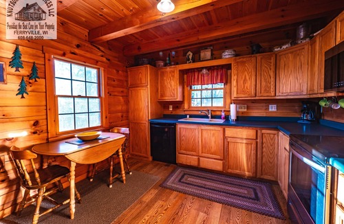 De Soto Cabin | Romantic Log Cabin Hideaway, Hot tub nestled Near the Scenic Mississippi River!