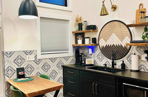 Campton Cabin | Romantic Pet-Friendly RRG Cabin w/Hot Tub Sunsets