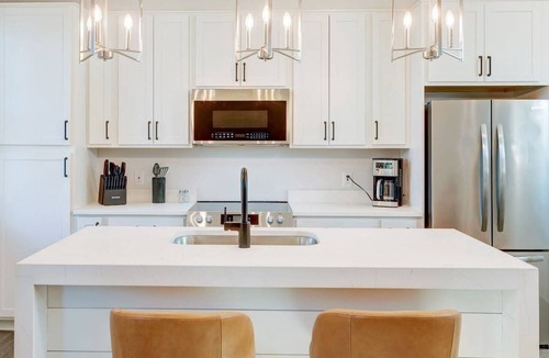 Belmont Condo | Rooftop Retreat with Mtn Views - Unit #309