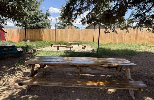 Eagle Nest Cabin | Room 1 - Cozy Lake Getaway 15 Mins from Red River/Angel Fire, NM