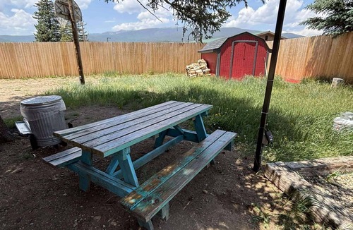Eagle Nest Cabin | Room 9: Fisherman's Bunk - 15 minutes from Red River/Angel Fire