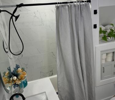 Minneapolis House | Rooms at Broadway Booking