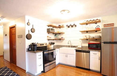 Woodstock Condo | Roomy White Mountain Condo close to Swimming Hole on Pemi River!