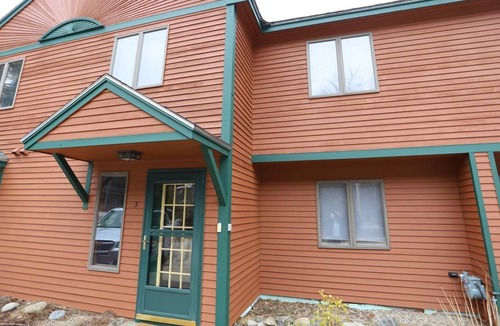 Woodstock Condo | Roomy White Mountain Condo close to Swimming Hole on Pemi River!