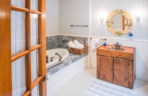 Red Wing Bed & Breakfast | Round Barn Farm B & B Event Center
