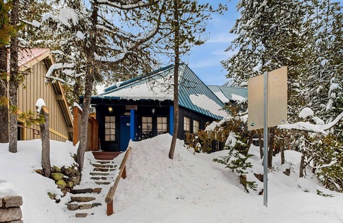 Government Camp Cabin | Rustic and Serene Cabin with Great Home Essentials, Close to Skiing