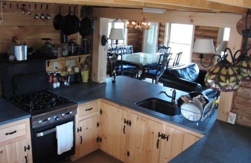 Sutton Cabin | Rustic Authentic Off-grid Log Cabin 15 minutes from Kingdom Trails