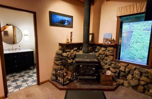 North Douglas House | Rustic Cabin & A-Frame w Firepit