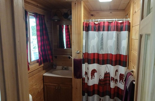 North Haverhill Cabin | Rustic Cabin Available in North Haverhill NH