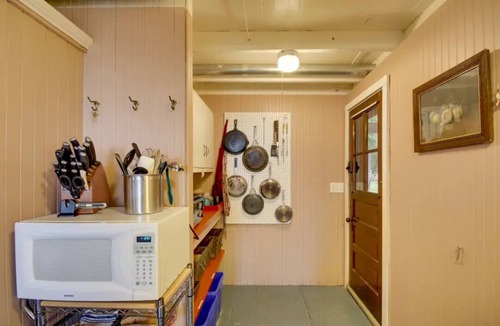 Malletts Bay Cabin | Rustic Cliff-top Cabin at the Tip of Lake Champlain's Barney Point