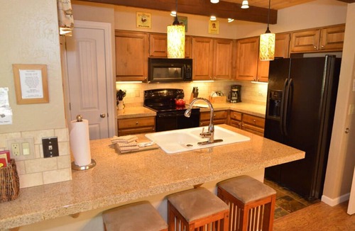 Tennis Village Condo | Rustic Condo with Access to Exclusive Golf