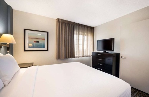 Central Oklahoma City Hotel | Rustic Elegance in the Heartland! 2 Modern Units, Full Kitchen, Pets Allowed!