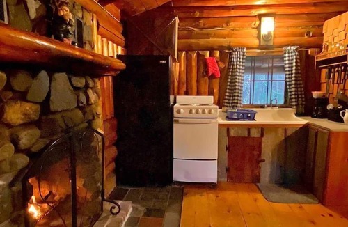Lisbon House | Rustic Log Cabin #5 - "Escape"