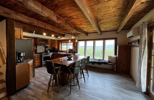 Florence Cottage | Rustic Mountain View Cottage