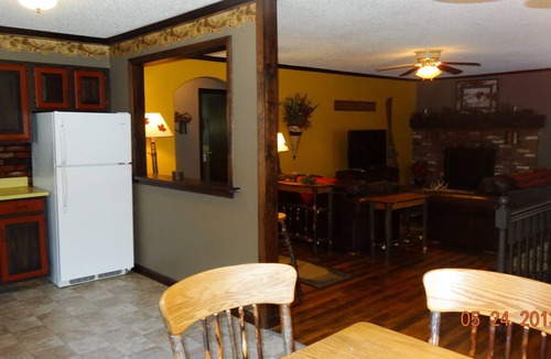 Athol House | RUSTIC RETREAT-2 story-inground pool and patio-fireplace-firepit-deck-wifi2 bath