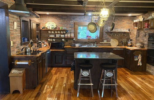 Montgomery Center House | Rustic Vermont Barn Home Near Jay Peak w/Pizza Oven