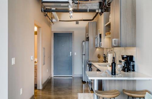 Warehouse District Apartment | Sable 803 - Alcove