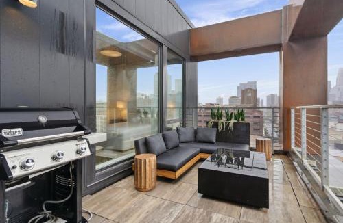 Warehouse District Apartment | Sable 902 - Penthouse