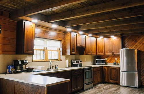 Windsor Cabin | Saddleview Cabin