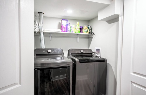 Brampton Bed & Breakfast | SAINT SUITES EXECUTIVE STAY 2B + 1B