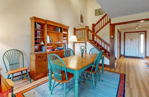 Quechee House | Saltbox 12F