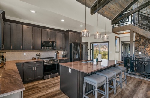 Orderville House | Sandstone Pointe: Luxe Zion and Bryce