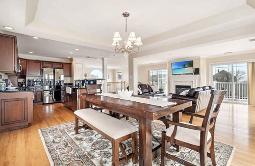 Seabrook House | Sandy Toes | Ocean Views | Steps to Beach | Deck