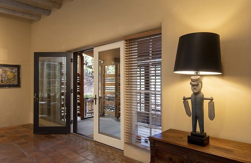 North Hills House | Santa Fe Dream, Across the street from 10,000 Waves!!! King Bedroom